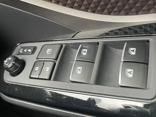 トヨタ Ｃ－ＨＲ G 熊本県 2017(平29)年 9.7万km ホワイトパールクリスタルシャイン モデリスタフルエアロ/TRD18インチアルミホイール/革シート/ワンオーナー/プッシュスタート/純正ナビ/（CD・DVD・フルセグTV・BTオーディオ・SD）/バックカメラ/ビルトインETC/レーダークルーズ/前席シートヒーター/LEDヘッドライト/オートライト/フォグライト/前後コーナーセンサー/横滑り防止装置/ウィンカーミラー/純正フロアマット/純正ドアバイザー/新車保証書/取扱説明書/スマートスペアキー×1本