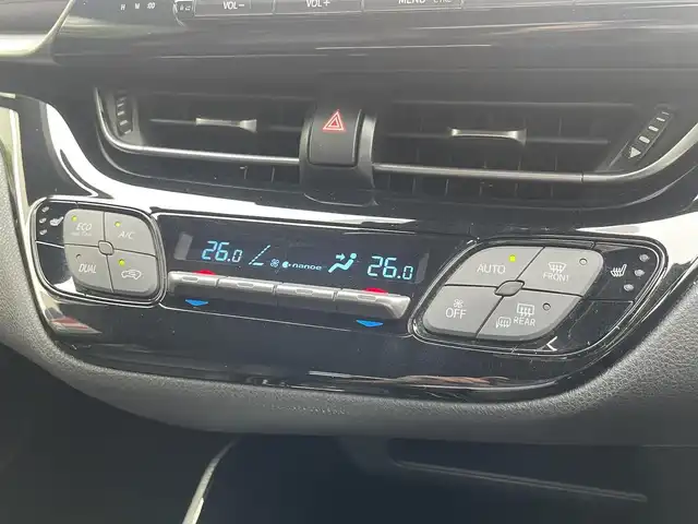 トヨタ Ｃ－ＨＲ G 熊本県 2017(平29)年 9.7万km ホワイトパールクリスタルシャイン モデリスタフルエアロ/TRD18インチアルミホイール/革シート/ワンオーナー/プッシュスタート/純正ナビ/（CD・DVD・フルセグTV・BTオーディオ・SD）/バックカメラ/ビルトインETC/レーダークルーズ/前席シートヒーター/LEDヘッドライト/オートライト/フォグライト/前後コーナーセンサー/横滑り防止装置/ウィンカーミラー/純正フロアマット/純正ドアバイザー/新車保証書/取扱説明書/スマートスペアキー×1本