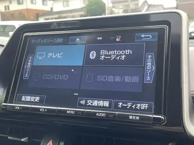 トヨタ Ｃ－ＨＲ G 熊本県 2017(平29)年 9.7万km ホワイトパールクリスタルシャイン モデリスタフルエアロ/TRD18インチアルミホイール/革シート/ワンオーナー/プッシュスタート/純正ナビ/（CD・DVD・フルセグTV・BTオーディオ・SD）/バックカメラ/ビルトインETC/レーダークルーズ/前席シートヒーター/LEDヘッドライト/オートライト/フォグライト/前後コーナーセンサー/横滑り防止装置/ウィンカーミラー/純正フロアマット/純正ドアバイザー/新車保証書/取扱説明書/スマートスペアキー×1本