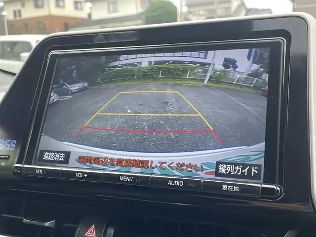 トヨタ Ｃ－ＨＲ G 熊本県 2017(平29)年 9.7万km ホワイトパールクリスタルシャイン モデリスタフルエアロ/TRD18インチアルミホイール/革シート/ワンオーナー/プッシュスタート/純正ナビ/（CD・DVD・フルセグTV・BTオーディオ・SD）/バックカメラ/ビルトインETC/レーダークルーズ/前席シートヒーター/LEDヘッドライト/オートライト/フォグライト/前後コーナーセンサー/横滑り防止装置/ウィンカーミラー/純正フロアマット/純正ドアバイザー/新車保証書/取扱説明書/スマートスペアキー×1本