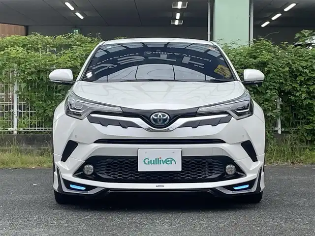 トヨタ Ｃ－ＨＲ G 熊本県 2017(平29)年 9.7万km ホワイトパールクリスタルシャイン モデリスタフルエアロ/TRD18インチアルミホイール/革シート/ワンオーナー/プッシュスタート/純正ナビ/（CD・DVD・フルセグTV・BTオーディオ・SD）/バックカメラ/ビルトインETC/レーダークルーズ/前席シートヒーター/LEDヘッドライト/オートライト/フォグライト/前後コーナーセンサー/横滑り防止装置/ウィンカーミラー/純正フロアマット/純正ドアバイザー/新車保証書/取扱説明書/スマートスペアキー×1本
