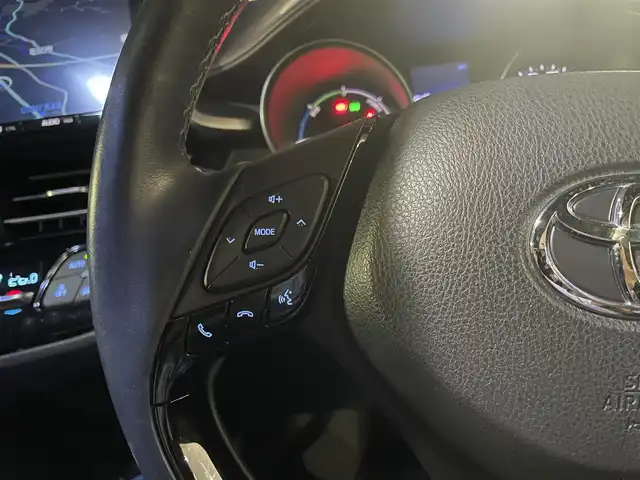 トヨタ Ｃ－ＨＲ G 熊本県 2017(平29)年 9.7万km ホワイトパールクリスタルシャイン モデリスタフルエアロ/TRD18インチアルミホイール/革シート/ワンオーナー/プッシュスタート/純正ナビ/（CD・DVD・フルセグTV・BTオーディオ・SD）/バックカメラ/ビルトインETC/レーダークルーズ/前席シートヒーター/LEDヘッドライト/オートライト/フォグライト/前後コーナーセンサー/横滑り防止装置/ウィンカーミラー/純正フロアマット/純正ドアバイザー/新車保証書/取扱説明書/スマートスペアキー×1本