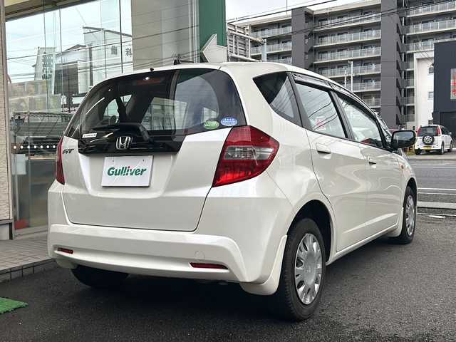 ホンダ フィット 13G 高知県 2013(平25)年 6.2万km プレミアムホワイトパール 純正オーディオ/ポータブルナビ/スペアキー
