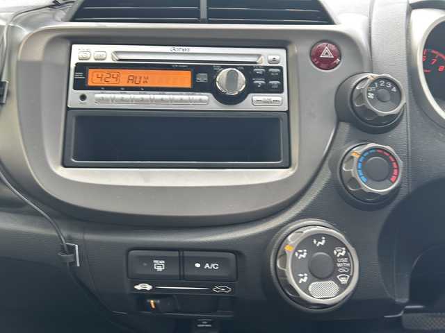 ホンダ フィット 13G 高知県 2013(平25)年 6.2万km プレミアムホワイトパール 純正オーディオ/ポータブルナビ/スペアキー