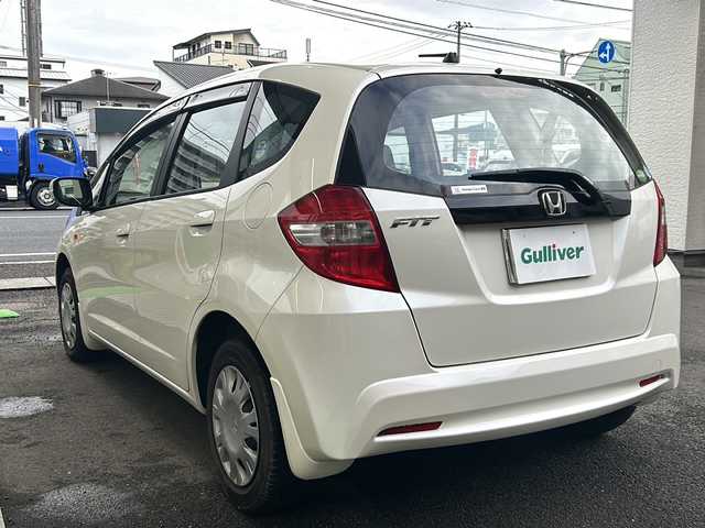 ホンダ フィット 13G 高知県 2013(平25)年 6.2万km プレミアムホワイトパール 純正オーディオ/ポータブルナビ/スペアキー