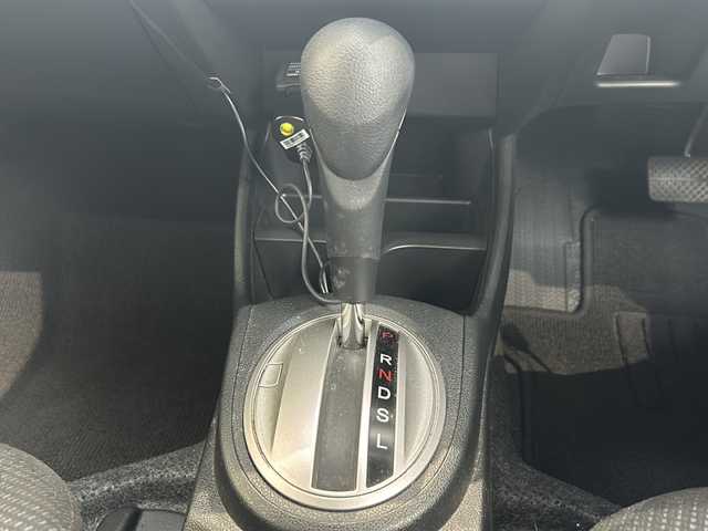 ホンダ フィット 13G 高知県 2013(平25)年 6.2万km プレミアムホワイトパール 純正オーディオ/ポータブルナビ/スペアキー
