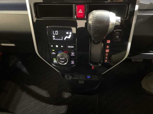 トヨタ タンク カスタムG 愛媛県 2017(平29)年 6万km マゼンタベリーマイカM 純正ナビ/フルセグ／Ｂｌｕｅｔｏｏｔｈ／ＵＳＢ/バックカメラ/衝突軽減ブレーキ/レーダークルーズコントロール/ＥＴＣ/両側パワースライドドア/純正１４インチアルミホイール