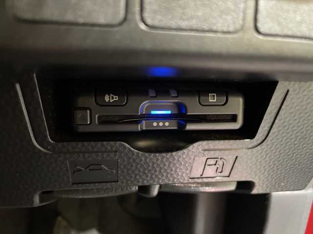トヨタ タンク カスタムG 愛媛県 2017(平29)年 6万km マゼンタベリーマイカM 純正ナビ/フルセグ／Ｂｌｕｅｔｏｏｔｈ／ＵＳＢ/バックカメラ/衝突軽減ブレーキ/レーダークルーズコントロール/ＥＴＣ/両側パワースライドドア/純正１４インチアルミホイール