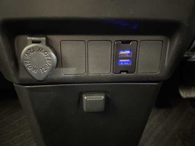 トヨタ タンク カスタムG 愛媛県 2017(平29)年 6万km マゼンタベリーマイカM 純正ナビ/フルセグ／Ｂｌｕｅｔｏｏｔｈ／ＵＳＢ/バックカメラ/衝突軽減ブレーキ/レーダークルーズコントロール/ＥＴＣ/両側パワースライドドア/純正１４インチアルミホイール