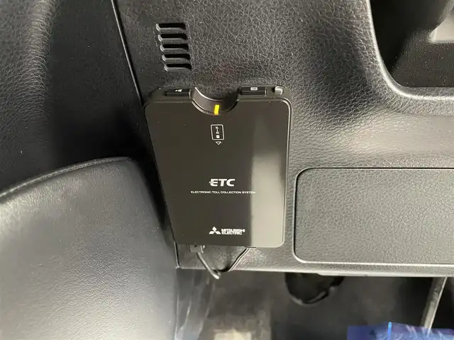 トヨタ ハリアー エレガンス 宮城県 2017(平29)年 7.5万km ホワイトパールクリスタルシャイン 純正9型ナビ/バックカメラ/ETC/前後ドライブレコーダー/レーダークルーズコントロール/レーンキープアシスト/電動パーキングブレーキ/オートホールド/100V電源/横滑り防止装置/衝突被害軽減ブレーキ/ハーフレザー/運転席パワーシート/プッシュスタート/スマートキー/スペアキー/オートライト/LEDヘッドライト/カーテンエアバッグ/フォグランプ/ドアバイザー/純正フロアマット/純正17インチアルミホイール