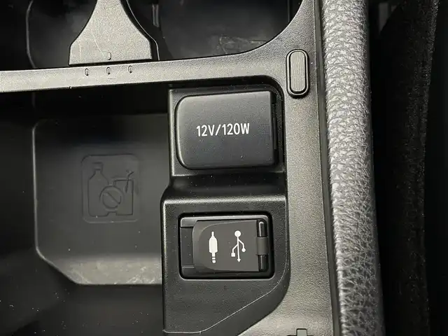 トヨタ ハリアー エレガンス 宮城県 2017(平29)年 7.5万km ホワイトパールクリスタルシャイン 純正9型ナビ/バックカメラ/ETC/前後ドライブレコーダー/レーダークルーズコントロール/レーンキープアシスト/電動パーキングブレーキ/オートホールド/100V電源/横滑り防止装置/衝突被害軽減ブレーキ/ハーフレザー/運転席パワーシート/プッシュスタート/スマートキー/スペアキー/オートライト/LEDヘッドライト/カーテンエアバッグ/フォグランプ/ドアバイザー/純正フロアマット/純正17インチアルミホイール