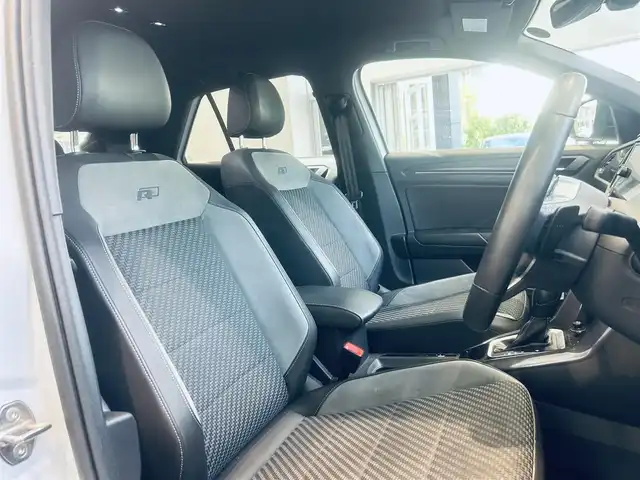 フォルクスワーゲン Ｔ－ロック TDI Rライン 大阪府 2021(令3)年 2.5万km ホワイトシルバーメタリック ACC/純正ナビ/バックカメラ/applecarplay/純正19インチAW/LEDヘッドライト/電動リアゲート/クリアランスソナー/ブラインドスポット/パドルシフト/ルーフレール/スマートキー/ハーフレザー/ETＣ/ドラレコ