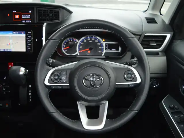 トヨタ ルーミー カスタムG－T 栃木県 2023(令5)年 2.3万km ブラックマイカメタリック/パールホワイト2トーン ワンオーナー/ディーラー点検記録簿/[R7]/スマートアシスト/[衝突警報・衝突回避支援ブレーキ機能・ブレーキ制御付き誤発進抑制機能・先行車発進告知機能・標識認識機能・車線逸脱警報・路側逸脱警報機能・ふらつき警報]/プリクラッシュセーフティ/アダプティブクルーズコントロール/コーナーセンサー/マルチインフォメーションディスプレイ/純正SDナビゲーションシステム/[フルセグ/AM/FM/CD/DVD/BT]/オートライト/LEDヘッドライト/フォグランプ/プッシュスタート/アイドリングストップ/ドライブレコーダー[前後]/電動パーキング/電動格納ミラー/ETC/ステアリングスイッチ/ドアバイザー/純正マット/スマートスペアキー×1/取扱説明書/保証書