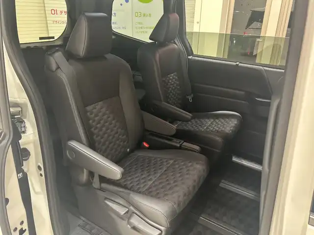 トヨタ ヴォクシー S－Z 埼玉県 2022(令4)年 2.5万km ホワイトパールクリスタルシャイン セーフティセンス/モデリスタフルエアロ/純正10.5インチナビ/　　CD/DVD/BT/USB/HDMI/フルセグ/全方位カメラ/両側パワースライドドア/レーダークルーズコントロール/レーンキープアシスト/LEDヘッドライト/ハーフレザーシート/シートヒーター/純正17インチアルミホイール/ETC2.0/スマートキー×2/禁煙車