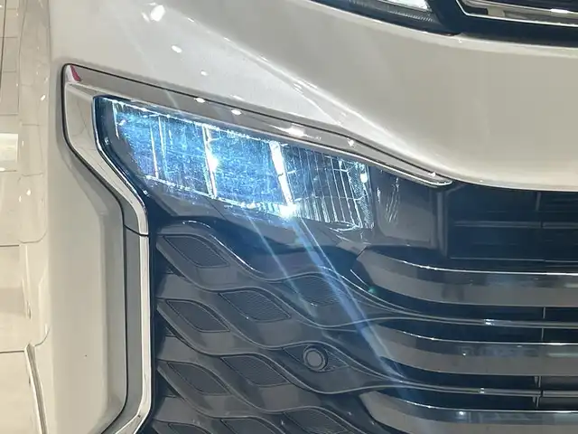 トヨタ ヴォクシー S－Z 埼玉県 2022(令4)年 2.5万km ホワイトパールクリスタルシャイン セーフティセンス/モデリスタフルエアロ/純正10.5インチナビ/　　CD/DVD/BT/USB/HDMI/フルセグ/全方位カメラ/両側パワースライドドア/レーダークルーズコントロール/レーンキープアシスト/LEDヘッドライト/ハーフレザーシート/シートヒーター/純正17インチアルミホイール/ETC2.0/スマートキー×2/禁煙車