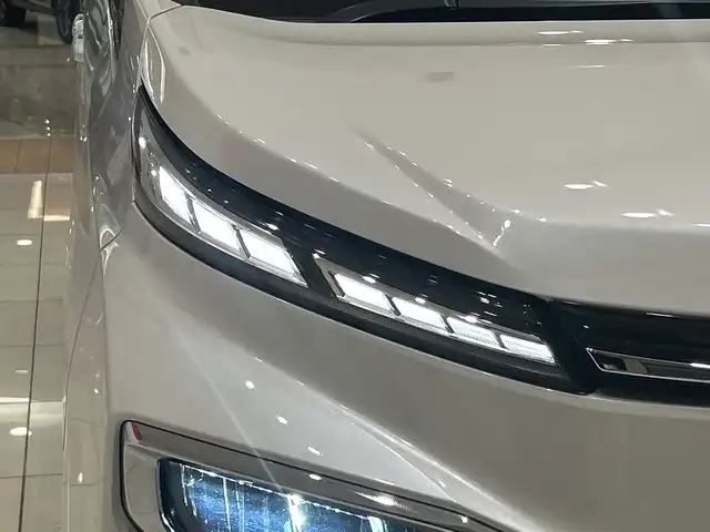 トヨタ ヴォクシー S－Z 埼玉県 2022(令4)年 2.5万km ホワイトパールクリスタルシャイン セーフティセンス/モデリスタフルエアロ/純正10.5インチナビ/　　CD/DVD/BT/USB/HDMI/フルセグ/全方位カメラ/両側パワースライドドア/レーダークルーズコントロール/レーンキープアシスト/LEDヘッドライト/ハーフレザーシート/シートヒーター/純正17インチアルミホイール/ETC2.0/スマートキー×2/禁煙車