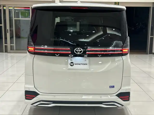 トヨタ ヴォクシー S－Z 埼玉県 2022(令4)年 2.5万km ホワイトパールクリスタルシャイン セーフティセンス/モデリスタフルエアロ/純正10.5インチナビ/　　CD/DVD/BT/USB/HDMI/フルセグ/全方位カメラ/両側パワースライドドア/レーダークルーズコントロール/レーンキープアシスト/LEDヘッドライト/ハーフレザーシート/シートヒーター/純正17インチアルミホイール/ETC2.0/スマートキー×2/禁煙車