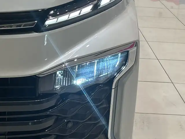 トヨタ ヴォクシー S－Z 埼玉県 2022(令4)年 2.5万km ホワイトパールクリスタルシャイン セーフティセンス/モデリスタフルエアロ/純正10.5インチナビ/　　CD/DVD/BT/USB/HDMI/フルセグ/全方位カメラ/両側パワースライドドア/レーダークルーズコントロール/レーンキープアシスト/LEDヘッドライト/ハーフレザーシート/シートヒーター/純正17インチアルミホイール/ETC2.0/スマートキー×2/禁煙車