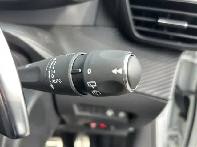 プジョー ２００８ GTライン 宮崎県 2020(令2)年 2.2万km BLANC NACRE 純正ディスプレイオーディオ/・USB/・Bluetooth/・CarPlay/・AM/FM/LEDライト/・ブラインドスポットモニター/・アダプティブクルーズコントロール/・インテリジェントハイビーム/・オートライト/・ディレクショナルヘッドランプ/・レーンキープアシスト/ブラックハーフレザーシート/・DN席シートヒーター/パノラミックサンルーフ/前後ドライブレコーダー/バックカメラ/ETC/スマートキー/プッシュスタート