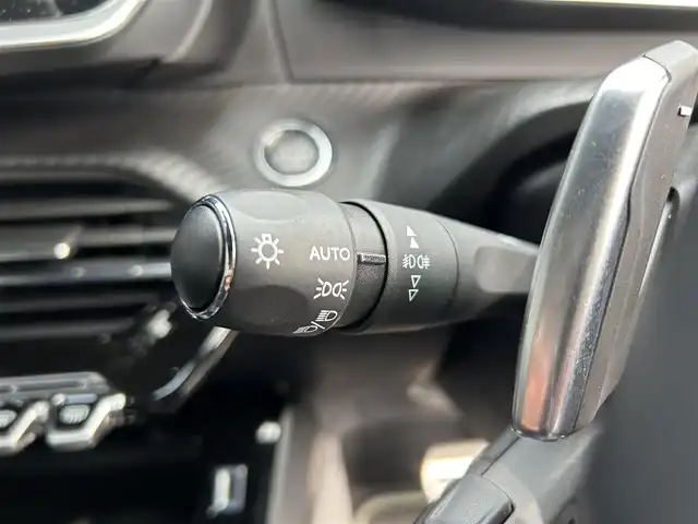 プジョー ２００８ GTライン 宮崎県 2020(令2)年 2.2万km BLANC NACRE 純正ディスプレイオーディオ/・USB/・Bluetooth/・CarPlay/・AM/FM/LEDライト/・ブラインドスポットモニター/・アダプティブクルーズコントロール/・インテリジェントハイビーム/・オートライト/・ディレクショナルヘッドランプ/・レーンキープアシスト/ブラックハーフレザーシート/・DN席シートヒーター/パノラミックサンルーフ/前後ドライブレコーダー/バックカメラ/ETC/スマートキー/プッシュスタート