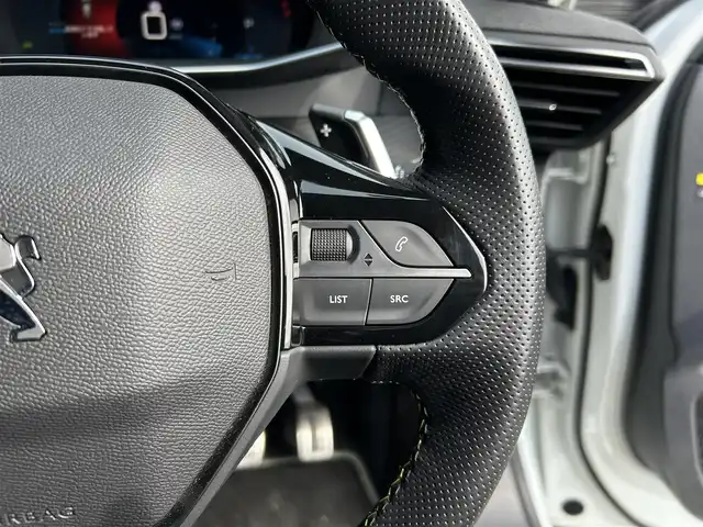 プジョー ２００８ GTライン 宮崎県 2020(令2)年 2.2万km BLANC NACRE 純正ディスプレイオーディオ/・USB/・Bluetooth/・CarPlay/・AM/FM/LEDライト/・ブラインドスポットモニター/・アダプティブクルーズコントロール/・インテリジェントハイビーム/・オートライト/・ディレクショナルヘッドランプ/・レーンキープアシスト/ブラックハーフレザーシート/・DN席シートヒーター/パノラミックサンルーフ/前後ドライブレコーダー/バックカメラ/ETC/スマートキー/プッシュスタート