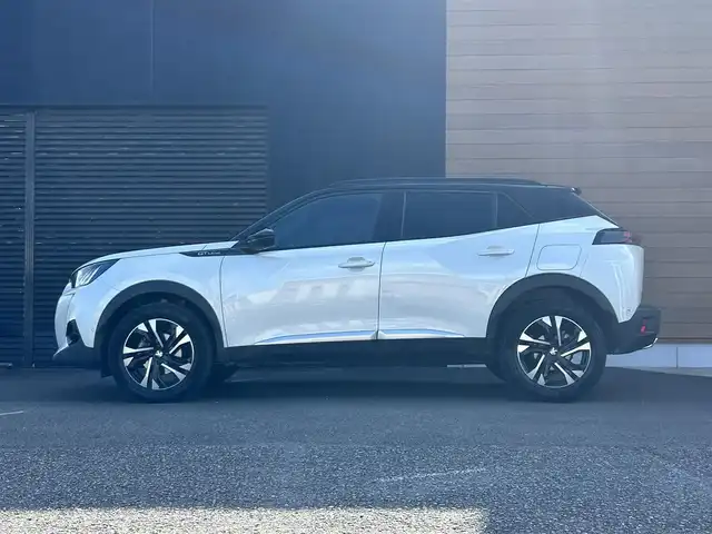 プジョー ２００８ GTライン 宮崎県 2020(令2)年 2.2万km BLANC NACRE 純正ディスプレイオーディオ/・USB/・Bluetooth/・CarPlay/・AM/FM/LEDライト/・ブラインドスポットモニター/・アダプティブクルーズコントロール/・インテリジェントハイビーム/・オートライト/・ディレクショナルヘッドランプ/・レーンキープアシスト/ブラックハーフレザーシート/・DN席シートヒーター/パノラミックサンルーフ/前後ドライブレコーダー/バックカメラ/ETC/スマートキー/プッシュスタート