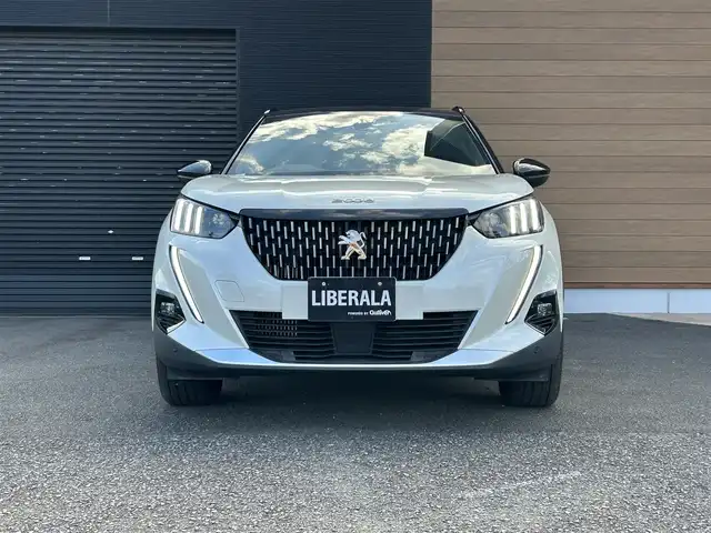 プジョー ２００８ GTライン 宮崎県 2020(令2)年 2.2万km BLANC NACRE 純正ディスプレイオーディオ/・USB/・Bluetooth/・CarPlay/・AM/FM/LEDライト/・ブラインドスポットモニター/・アダプティブクルーズコントロール/・インテリジェントハイビーム/・オートライト/・ディレクショナルヘッドランプ/・レーンキープアシスト/ブラックハーフレザーシート/・DN席シートヒーター/パノラミックサンルーフ/前後ドライブレコーダー/バックカメラ/ETC/スマートキー/プッシュスタート