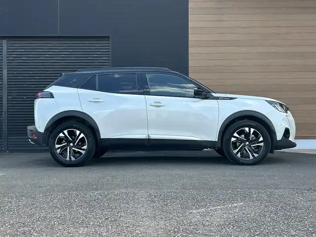 プジョー ２００８ GTライン 宮崎県 2020(令2)年 2.2万km BLANC NACRE 純正ディスプレイオーディオ/・USB/・Bluetooth/・CarPlay/・AM/FM/LEDライト/・ブラインドスポットモニター/・アダプティブクルーズコントロール/・インテリジェントハイビーム/・オートライト/・ディレクショナルヘッドランプ/・レーンキープアシスト/ブラックハーフレザーシート/・DN席シートヒーター/パノラミックサンルーフ/前後ドライブレコーダー/バックカメラ/ETC/スマートキー/プッシュスタート