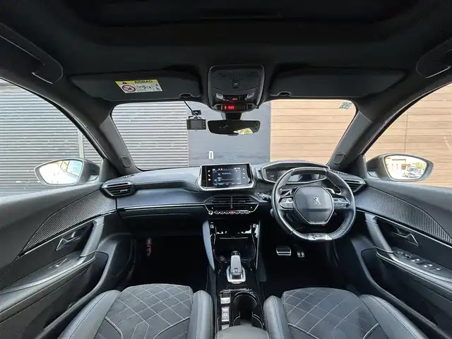 プジョー ２００８ GTライン 宮崎県 2020(令2)年 2.2万km BLANC NACRE 純正ディスプレイオーディオ/・USB/・Bluetooth/・CarPlay/・AM/FM/LEDライト/・ブラインドスポットモニター/・アダプティブクルーズコントロール/・インテリジェントハイビーム/・オートライト/・ディレクショナルヘッドランプ/・レーンキープアシスト/ブラックハーフレザーシート/・DN席シートヒーター/パノラミックサンルーフ/前後ドライブレコーダー/バックカメラ/ETC/スマートキー/プッシュスタート