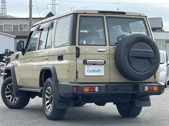 トヨタ ランドクルーザー AX 道央・札幌 2024(令6)年 0.7万km ベージュ ４WD/純正ディーラーOPナビ/CD/DVD/BT/フルセグ/プリクラッシュセーフティ/横滑り防止装置/クルーズコントロール/ダウンヒルアシストコントロール/バックカメラ/ETC/デフロック/PWRHAUL/2ndSTART/トランスファレバー/自動防眩ミラー/MTモード付AT/リモコンキー/LEDヘッドライト/オートライト/オートハイビーム/フォグランプ/ヘッドライトレベライザー/純正フロアマット/ドアバイザー/スペアキー/社外AW付冬タイヤ積込/265/70/R16/2023年/山9mm