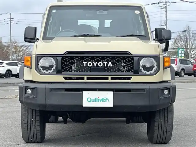 トヨタ ランドクルーザー AX 道央・札幌 2024(令6)年 0.7万km ベージュ ４WD/純正ディーラーOPナビ/CD/DVD/BT/フルセグ/プリクラッシュセーフティ/横滑り防止装置/クルーズコントロール/ダウンヒルアシストコントロール/バックカメラ/ETC/デフロック/PWRHAUL/2ndSTART/トランスファレバー/自動防眩ミラー/MTモード付AT/リモコンキー/LEDヘッドライト/オートライト/オートハイビーム/フォグランプ/ヘッドライトレベライザー/純正フロアマット/ドアバイザー/スペアキー/社外AW付冬タイヤ積込/265/70/R16/2023年/山9mm