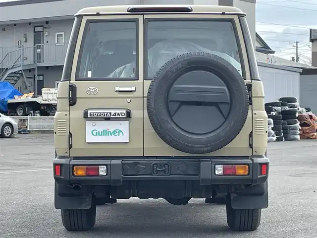 トヨタ ランドクルーザー AX 道央・札幌 2024(令6)年 0.7万km ベージュ ４WD/純正ディーラーOPナビ/CD/DVD/BT/フルセグ/プリクラッシュセーフティ/横滑り防止装置/クルーズコントロール/ダウンヒルアシストコントロール/バックカメラ/ETC/デフロック/PWRHAUL/2ndSTART/トランスファレバー/自動防眩ミラー/MTモード付AT/リモコンキー/LEDヘッドライト/オートライト/オートハイビーム/フォグランプ/ヘッドライトレベライザー/純正フロアマット/ドアバイザー/スペアキー/社外AW付冬タイヤ積込/265/70/R16/2023年/山9mm