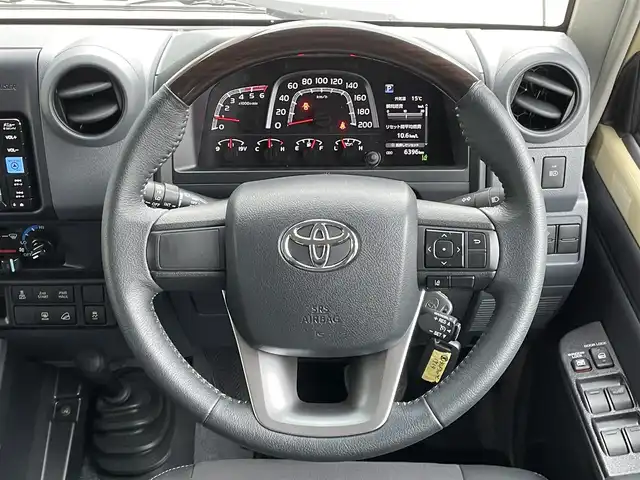 トヨタ ランドクルーザー AX 道央・札幌 2024(令6)年 0.7万km ベージュ ４WD/純正ディーラーOPナビ/CD/DVD/BT/フルセグ/プリクラッシュセーフティ/横滑り防止装置/クルーズコントロール/ダウンヒルアシストコントロール/バックカメラ/ETC/デフロック/PWRHAUL/2ndSTART/トランスファレバー/自動防眩ミラー/MTモード付AT/リモコンキー/LEDヘッドライト/オートライト/オートハイビーム/フォグランプ/ヘッドライトレベライザー/純正フロアマット/ドアバイザー/スペアキー/社外AW付冬タイヤ積込/265/70/R16/2023年/山9mm