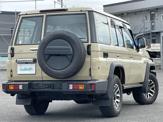 トヨタ ランドクルーザー AX 道央・札幌 2024(令6)年 0.7万km ベージュ ４WD/純正ディーラーOPナビ/CD/DVD/BT/フルセグ/プリクラッシュセーフティ/横滑り防止装置/クルーズコントロール/ダウンヒルアシストコントロール/バックカメラ/ETC/デフロック/PWRHAUL/2ndSTART/トランスファレバー/自動防眩ミラー/MTモード付AT/リモコンキー/LEDヘッドライト/オートライト/オートハイビーム/フォグランプ/ヘッドライトレベライザー/純正フロアマット/ドアバイザー/スペアキー/社外AW付冬タイヤ積込/265/70/R16/2023年/山9mm