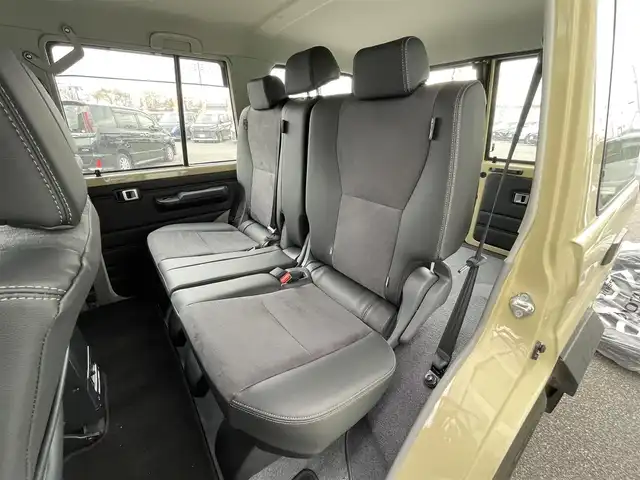 トヨタ ランドクルーザー AX 道央・札幌 2024(令6)年 0.7万km ベージュ ４WD/純正ディーラーOPナビ/CD/DVD/BT/フルセグ/プリクラッシュセーフティ/横滑り防止装置/クルーズコントロール/ダウンヒルアシストコントロール/バックカメラ/ETC/デフロック/PWRHAUL/2ndSTART/トランスファレバー/自動防眩ミラー/MTモード付AT/リモコンキー/LEDヘッドライト/オートライト/オートハイビーム/フォグランプ/ヘッドライトレベライザー/純正フロアマット/ドアバイザー/スペアキー/社外AW付冬タイヤ積込/265/70/R16/2023年/山9mm