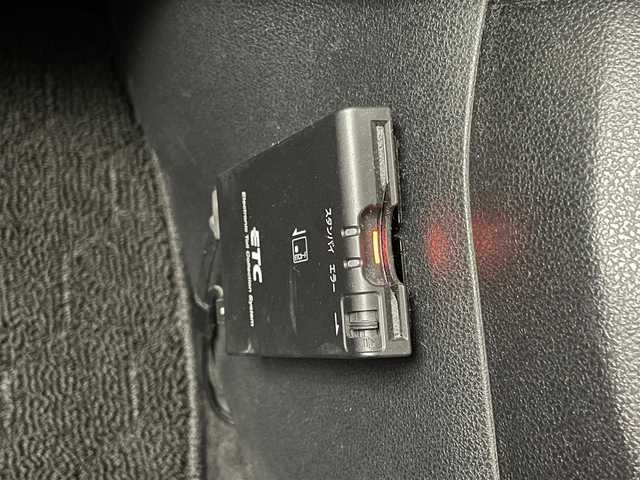 日産 ジューク 15RX 岡山県 2010(平22)年 7万km ラディアントレッド ７型ナビ　(AVIC-RW801)/【CD/DVD/BT/フルセグ】/デジタルインナーミラー/ＥＴＣ　/バックカメラ　/ドライブレコーダー　前後/ＨＩＤヘッドライト　/オートライト/ミュージックサーバー　/純正フロアマット　/純正17インチアルミホイール　/プッシュスタート/スマートキー×2/禁煙車