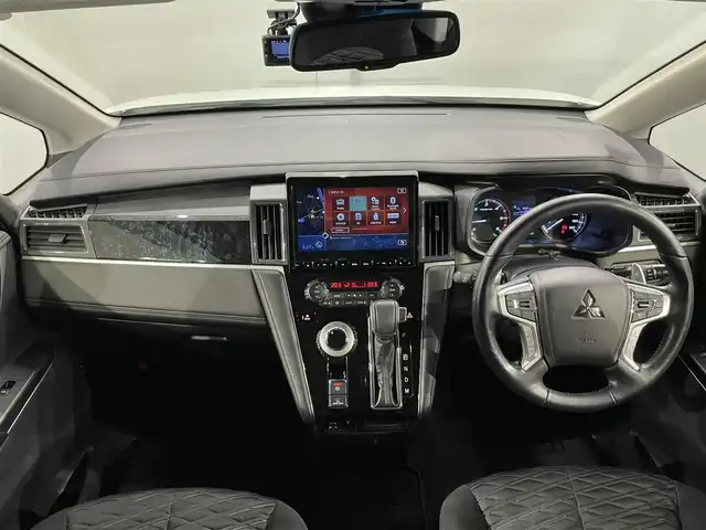 三菱 デリカＤ：５ アーバンギア G パワーパッケージ 愛知県 2021(令3)年 5.7万km ウォームホワイトパール 純正１０.1インチナビ/電動サイドステップ/マルチアラウンドモニター/純正フリップダウンモニター/パワーバックドア/両側パワースライドドア/レーダークルーズコントロール/衝突軽減ブレーキ/ブラインドスポットモニター/車線逸脱警報/電動パーキングブレーキ/ブレーキホールド/パドルシフト/パワーシート/シートヒーター/ハンドルヒーター/ビルトインETC/前後ドライブレコーダー/アクセサリーソケット/USB入力端子/アイドリングストップ/LEDヘッドライト/ISOFIX/純正フロアマット/純正18インチアルミホイール