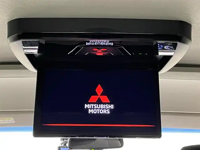 三菱 デリカＤ：５ アーバンギア G パワーパッケージ 愛知県 2021(令3)年 5.7万km ウォームホワイトパール 純正１０.1インチナビ/電動サイドステップ/マルチアラウンドモニター/純正フリップダウンモニター/パワーバックドア/両側パワースライドドア/レーダークルーズコントロール/衝突軽減ブレーキ/ブラインドスポットモニター/車線逸脱警報/電動パーキングブレーキ/ブレーキホールド/パドルシフト/パワーシート/シートヒーター/ハンドルヒーター/ビルトインETC/前後ドライブレコーダー/アクセサリーソケット/USB入力端子/アイドリングストップ/LEDヘッドライト/ISOFIX/純正フロアマット/純正18インチアルミホイール