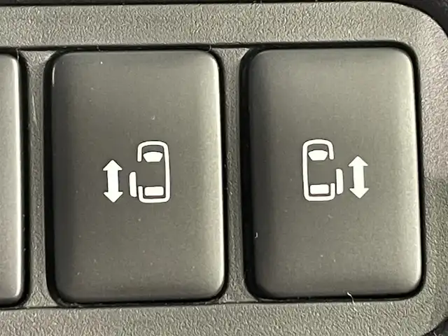 三菱 デリカＤ：５ アーバンギア G パワーパッケージ 愛知県 2021(令3)年 5.7万km ウォームホワイトパール 純正１０.1インチナビ/電動サイドステップ/マルチアラウンドモニター/純正フリップダウンモニター/パワーバックドア/両側パワースライドドア/レーダークルーズコントロール/衝突軽減ブレーキ/ブラインドスポットモニター/車線逸脱警報/電動パーキングブレーキ/ブレーキホールド/パドルシフト/パワーシート/シートヒーター/ハンドルヒーター/ビルトインETC/前後ドライブレコーダー/アクセサリーソケット/USB入力端子/アイドリングストップ/LEDヘッドライト/ISOFIX/純正フロアマット/純正18インチアルミホイール