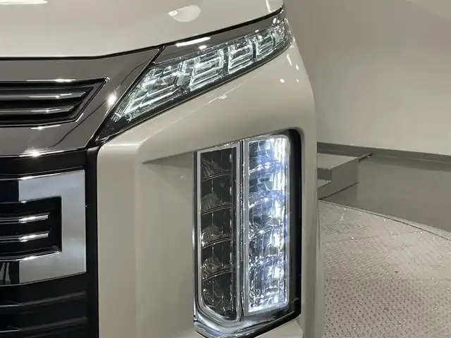 三菱 デリカＤ：５ アーバンギア G パワーパッケージ 愛知県 2021(令3)年 5.7万km ウォームホワイトパール 純正１０.1インチナビ/電動サイドステップ/マルチアラウンドモニター/純正フリップダウンモニター/パワーバックドア/両側パワースライドドア/レーダークルーズコントロール/衝突軽減ブレーキ/ブラインドスポットモニター/車線逸脱警報/電動パーキングブレーキ/ブレーキホールド/パドルシフト/パワーシート/シートヒーター/ハンドルヒーター/ビルトインETC/前後ドライブレコーダー/アクセサリーソケット/USB入力端子/アイドリングストップ/LEDヘッドライト/ISOFIX/純正フロアマット/純正18インチアルミホイール