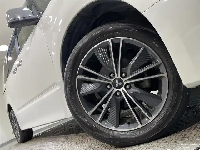 三菱 デリカＤ：５ アーバンギア G パワーパッケージ 愛知県 2021(令3)年 5.7万km ウォームホワイトパール 純正１０.1インチナビ/電動サイドステップ/マルチアラウンドモニター/純正フリップダウンモニター/パワーバックドア/両側パワースライドドア/レーダークルーズコントロール/衝突軽減ブレーキ/ブラインドスポットモニター/車線逸脱警報/電動パーキングブレーキ/ブレーキホールド/パドルシフト/パワーシート/シートヒーター/ハンドルヒーター/ビルトインETC/前後ドライブレコーダー/アクセサリーソケット/USB入力端子/アイドリングストップ/LEDヘッドライト/ISOFIX/純正フロアマット/純正18インチアルミホイール