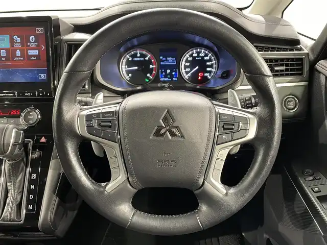 三菱 デリカＤ：５ アーバンギア G パワーパッケージ 愛知県 2021(令3)年 5.7万km ウォームホワイトパール 純正１０.1インチナビ/電動サイドステップ/マルチアラウンドモニター/純正フリップダウンモニター/パワーバックドア/両側パワースライドドア/レーダークルーズコントロール/衝突軽減ブレーキ/ブラインドスポットモニター/車線逸脱警報/電動パーキングブレーキ/ブレーキホールド/パドルシフト/パワーシート/シートヒーター/ハンドルヒーター/ビルトインETC/前後ドライブレコーダー/アクセサリーソケット/USB入力端子/アイドリングストップ/LEDヘッドライト/ISOFIX/純正フロアマット/純正18インチアルミホイール