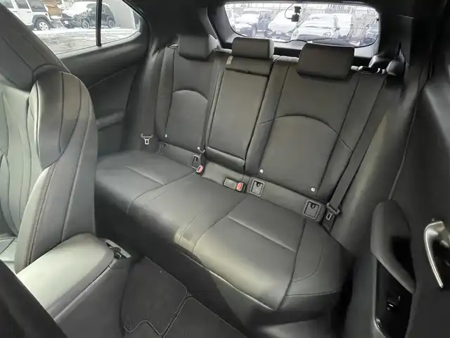 レクサス ＵＸ 250h Fスポーツ 青森県 2019(令1)年 3.3万km ホワイトノーヴァガラスフレーク 4WD/純正メモリナビ/・AM/FM/Bluetooth/CD/DVD/・フルセグテレビ/バックカメラ/ETC/ドライブレコーダー/クルーズコントロール/衝突軽減ブレーキ/レーンキープアシスト/横滑り防止装置/盗難防止装置/電動パーキングブレーキ/前後コーナーセンサー/メモリシート（D席）/パワーシート（D席+N席）/シートヒーター（D席+N席）/LEDヘッドライト/ウインカーミラー/ステアリングヒーター/オートライト/オートエアコン/プッシュスタートボタン/スマートキー×2/ステアリングリモコン/パドルシフト/革巻きステアリング/純正18インチアルミホイール/12V充電器/USBジャック/純正フロアマット