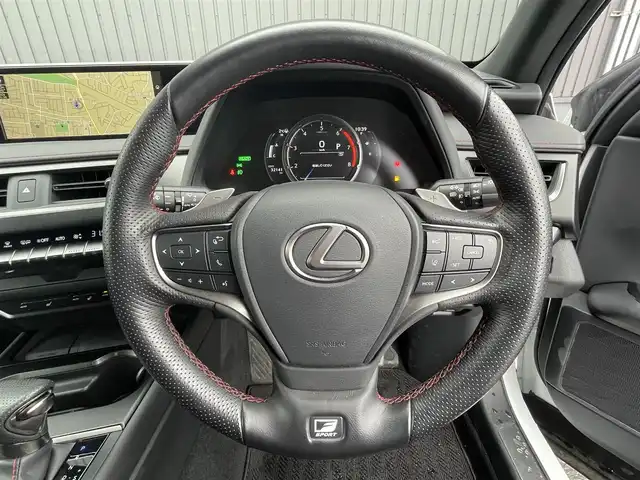 レクサス ＵＸ 250h Fスポーツ 青森県 2019(令1)年 3.3万km ホワイトノーヴァガラスフレーク 4WD/純正メモリナビ/・AM/FM/Bluetooth/CD/DVD/・フルセグテレビ/バックカメラ/ETC/ドライブレコーダー/クルーズコントロール/衝突軽減ブレーキ/レーンキープアシスト/横滑り防止装置/盗難防止装置/電動パーキングブレーキ/前後コーナーセンサー/メモリシート（D席）/パワーシート（D席+N席）/シートヒーター（D席+N席）/LEDヘッドライト/ウインカーミラー/ステアリングヒーター/オートライト/オートエアコン/プッシュスタートボタン/スマートキー×2/ステアリングリモコン/パドルシフト/革巻きステアリング/純正18インチアルミホイール/12V充電器/USBジャック/純正フロアマット