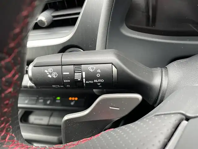 レクサス ＵＸ 250h Fスポーツ 青森県 2019(令1)年 3.3万km ホワイトノーヴァガラスフレーク 4WD/純正メモリナビ/・AM/FM/Bluetooth/CD/DVD/・フルセグテレビ/バックカメラ/ETC/ドライブレコーダー/クルーズコントロール/衝突軽減ブレーキ/レーンキープアシスト/横滑り防止装置/盗難防止装置/電動パーキングブレーキ/前後コーナーセンサー/メモリシート（D席）/パワーシート（D席+N席）/シートヒーター（D席+N席）/LEDヘッドライト/ウインカーミラー/ステアリングヒーター/オートライト/オートエアコン/プッシュスタートボタン/スマートキー×2/ステアリングリモコン/パドルシフト/革巻きステアリング/純正18インチアルミホイール/12V充電器/USBジャック/純正フロアマット