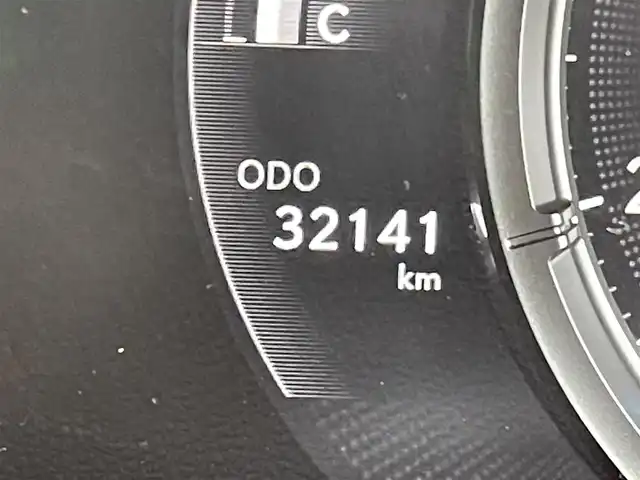 レクサス ＵＸ 250h Fスポーツ 青森県 2019(令1)年 3.3万km ホワイトノーヴァガラスフレーク 4WD/純正メモリナビ/・AM/FM/Bluetooth/CD/DVD/・フルセグテレビ/バックカメラ/ETC/ドライブレコーダー/クルーズコントロール/衝突軽減ブレーキ/レーンキープアシスト/横滑り防止装置/盗難防止装置/電動パーキングブレーキ/前後コーナーセンサー/メモリシート（D席）/パワーシート（D席+N席）/シートヒーター（D席+N席）/LEDヘッドライト/ウインカーミラー/ステアリングヒーター/オートライト/オートエアコン/プッシュスタートボタン/スマートキー×2/ステアリングリモコン/パドルシフト/革巻きステアリング/純正18インチアルミホイール/12V充電器/USBジャック/純正フロアマット