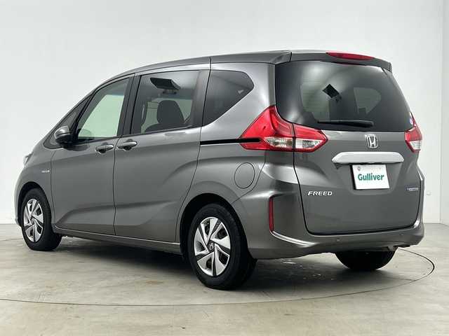 ホンダ フリード ハイブリット G ホンダセンシング 鹿児島県 2020(令2)年 5万km スーパープラチナグレーメタリック 純正9インチナビ/（AM/FM/CD/DVD/Bluetooth/フルセグ）/バックカメラ/ホンダセンシング/・衝突軽減ブレーキ/・レーンキープアシスト/・追従式クルーズコントロール/・クリアランスソナー/・オートマチックハイビーム/・先行者発信お知せ機能/ETC/前席シートヒーター/キャプテンシート/両側パワースライドドア/スマートキー/スペアキー有/純正15インチアルミホイール/純正フロアマット/横滑り防止装置/アイドリングストップ