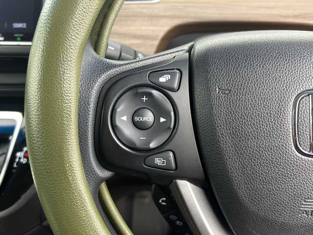 ホンダ フリード ハイブリット G ホンダセンシング 鹿児島県 2020(令2)年 5万km スーパープラチナグレーメタリック 純正9インチナビ/（AM/FM/CD/DVD/Bluetooth/フルセグ）/バックカメラ/ホンダセンシング/・衝突軽減ブレーキ/・レーンキープアシスト/・追従式クルーズコントロール/・クリアランスソナー/・オートマチックハイビーム/・先行者発信お知せ機能/ETC/前席シートヒーター/キャプテンシート/両側パワースライドドア/スマートキー/スペアキー有/純正15インチアルミホイール/純正フロアマット/横滑り防止装置/アイドリングストップ