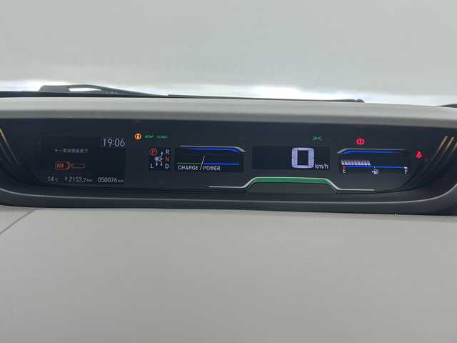 ホンダ フリード ハイブリット G ホンダセンシング 鹿児島県 2020(令2)年 5万km スーパープラチナグレーメタリック 純正9インチナビ/（AM/FM/CD/DVD/Bluetooth/フルセグ）/バックカメラ/ホンダセンシング/・衝突軽減ブレーキ/・レーンキープアシスト/・追従式クルーズコントロール/・クリアランスソナー/・オートマチックハイビーム/・先行者発信お知せ機能/ETC/前席シートヒーター/キャプテンシート/両側パワースライドドア/スマートキー/スペアキー有/純正15インチアルミホイール/純正フロアマット/横滑り防止装置/アイドリングストップ