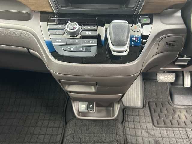 ホンダ フリード ハイブリット G ホンダセンシング 鹿児島県 2020(令2)年 5万km スーパープラチナグレーメタリック 純正9インチナビ/（AM/FM/CD/DVD/Bluetooth/フルセグ）/バックカメラ/ホンダセンシング/・衝突軽減ブレーキ/・レーンキープアシスト/・追従式クルーズコントロール/・クリアランスソナー/・オートマチックハイビーム/・先行者発信お知せ機能/ETC/前席シートヒーター/キャプテンシート/両側パワースライドドア/スマートキー/スペアキー有/純正15インチアルミホイール/純正フロアマット/横滑り防止装置/アイドリングストップ